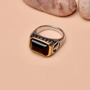 Size 9 Gifting Black Ring